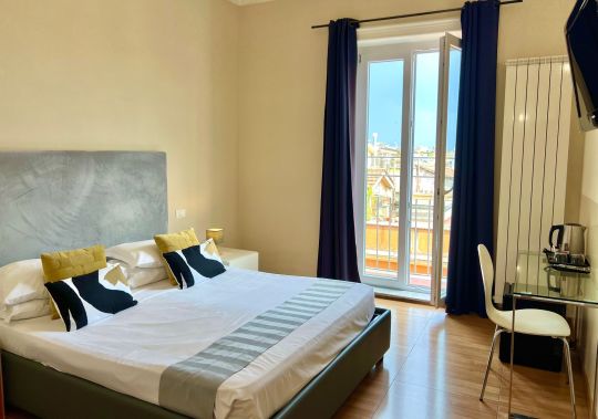Hotel, image 1